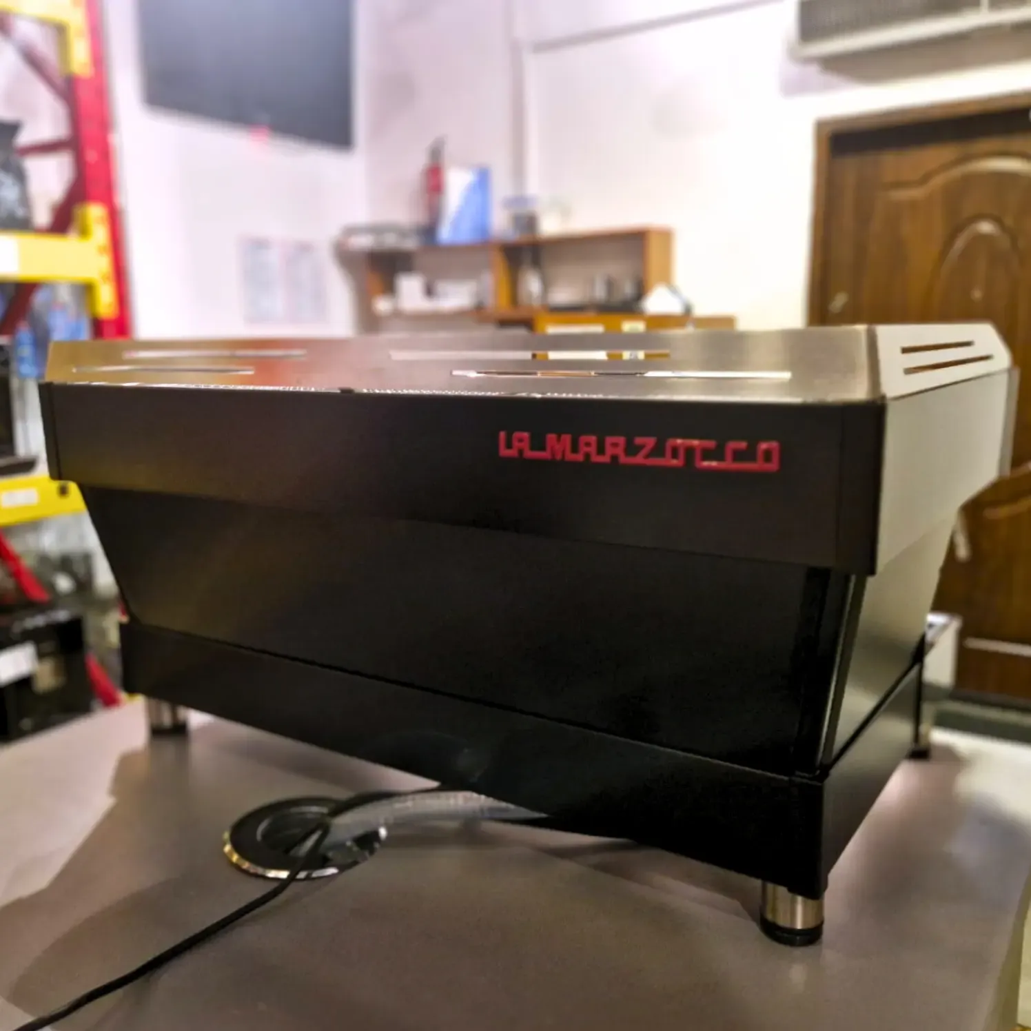 La Marzocco Linea PB 3 groups – Premium professional Italian espresso machine - Thumbnail 4