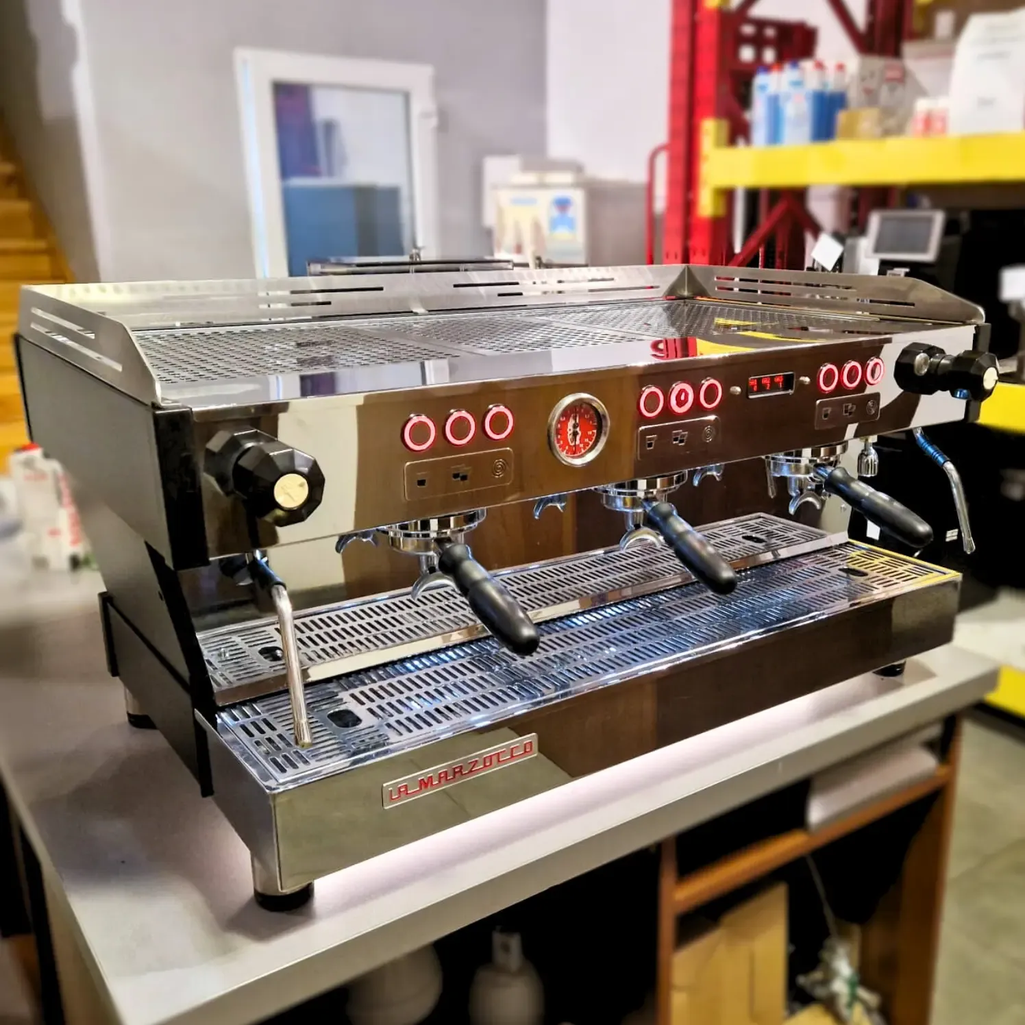 La Marzocco Linea PB 3 groups – Premium professional Italian espresso machine - Thumbnail 3