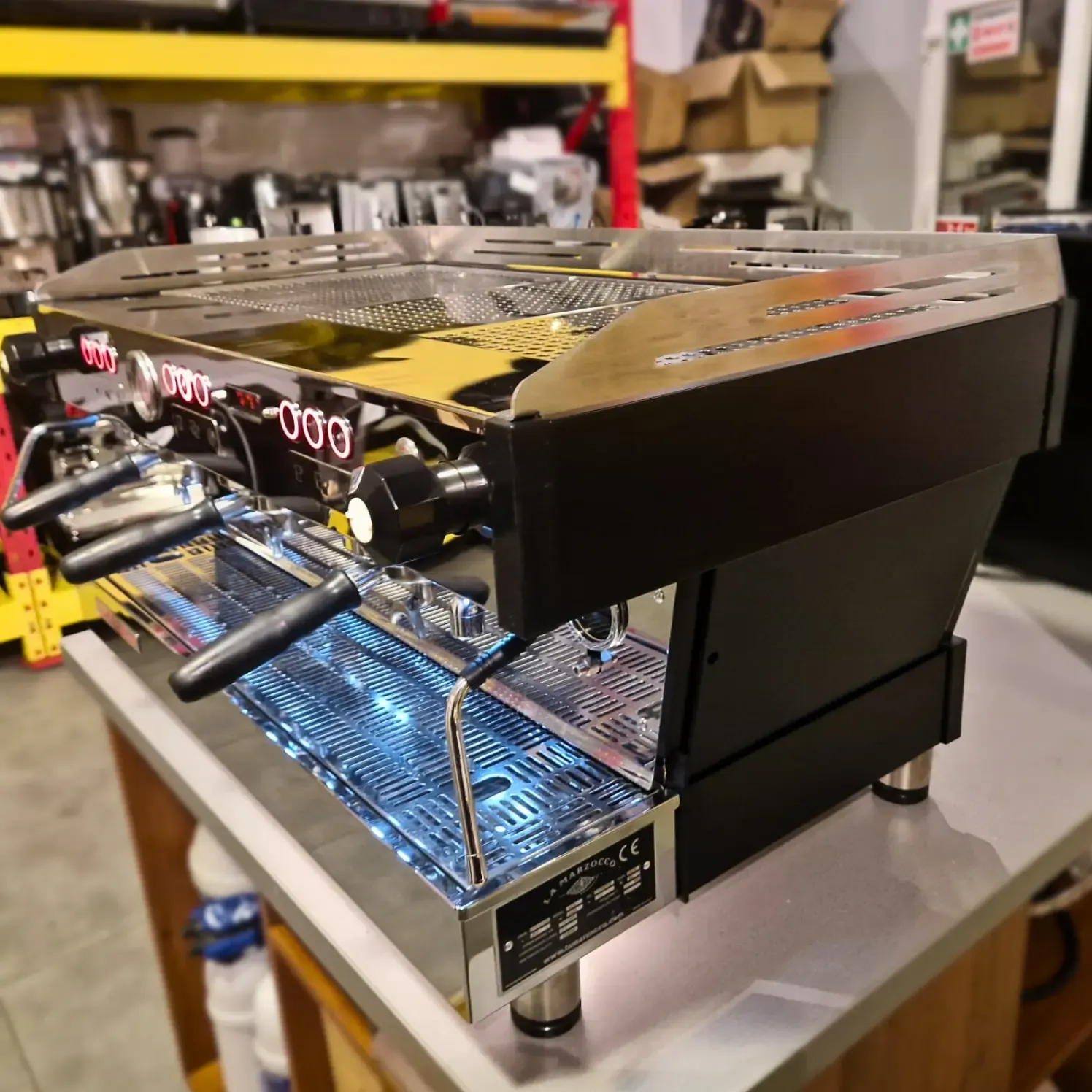 La Marzocco Linea PB 3 groups – Premium professional Italian espresso machine - Thumbnail 2