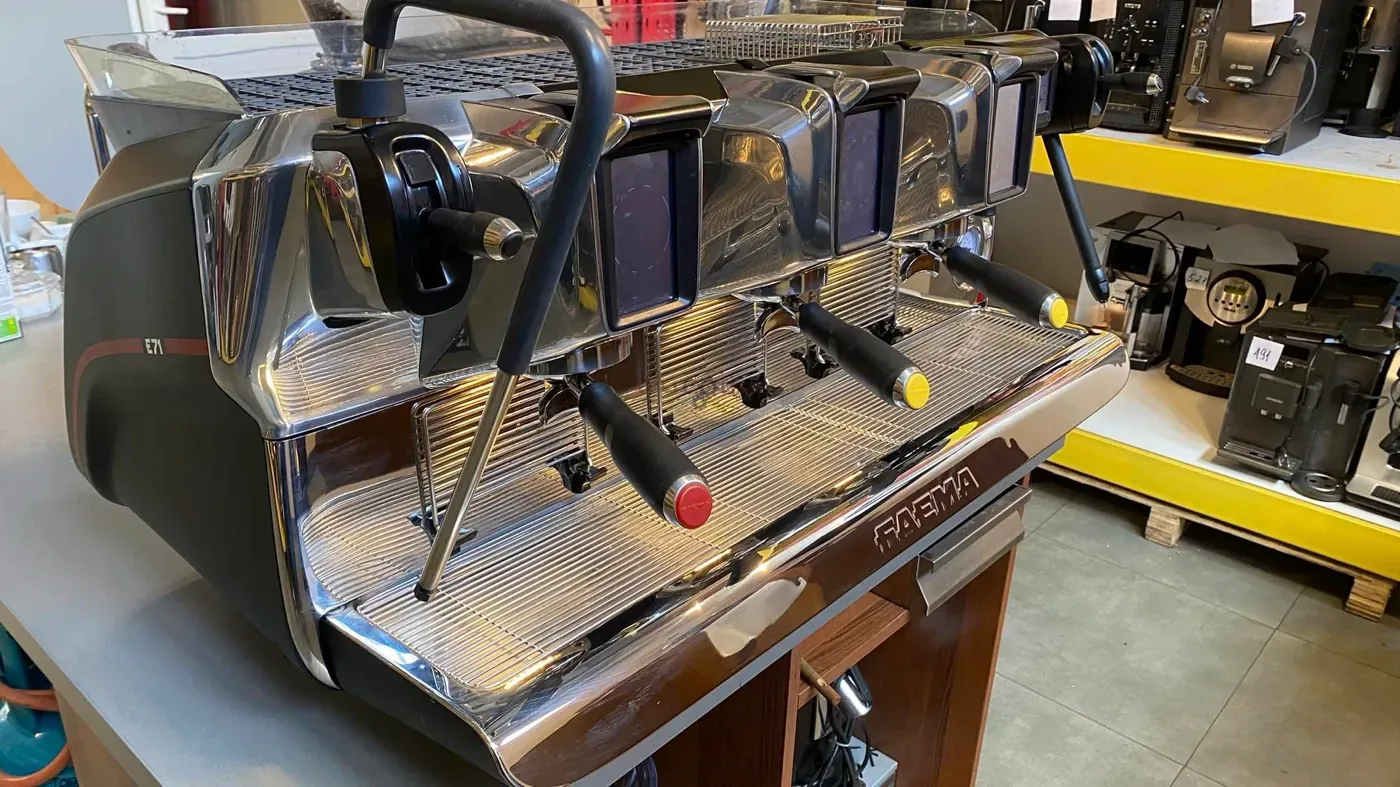 FAEMA E71 3 groups - Portafilter coffee machine thumbnail 5