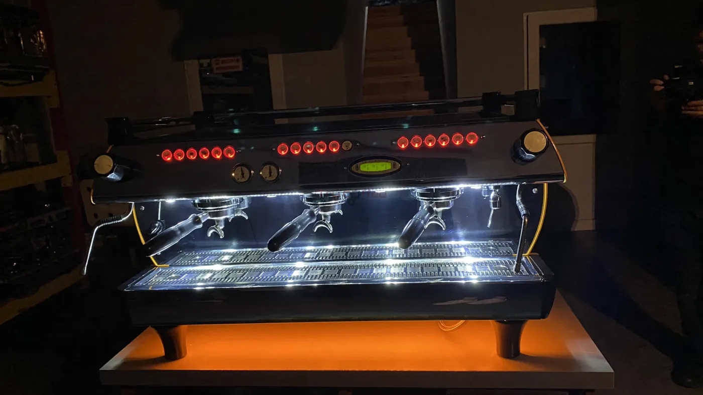 La Marzocco GB5 3 groups - Portafilter coffee machine - View 1