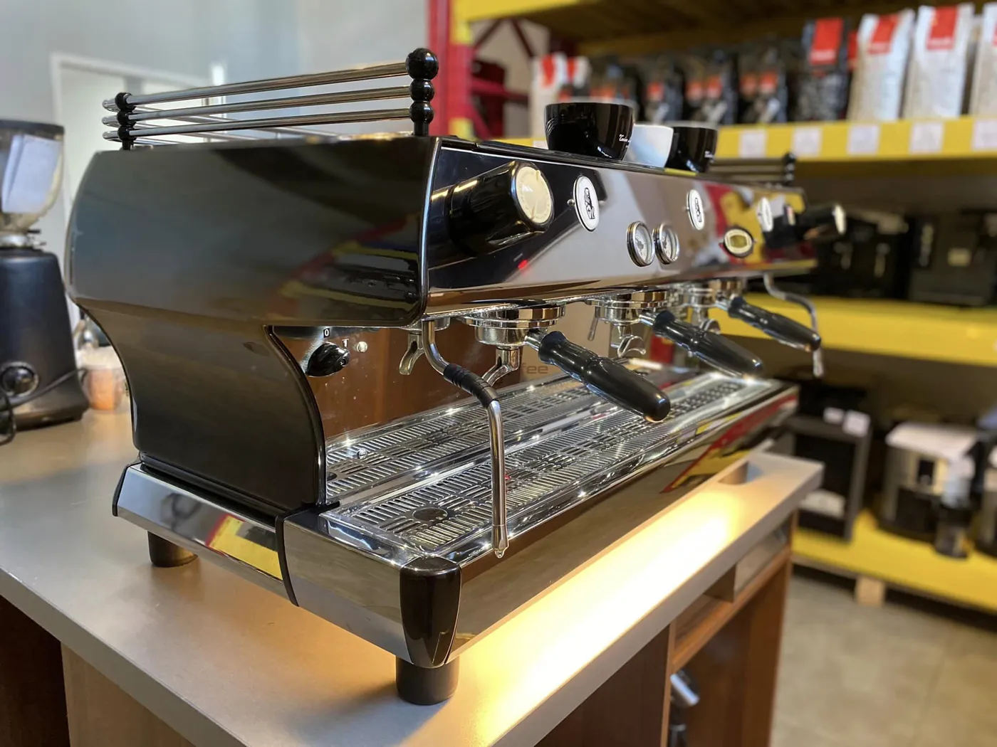La Marzocco GB5 Manual 3 groups - Portafilter coffee machine - View 1