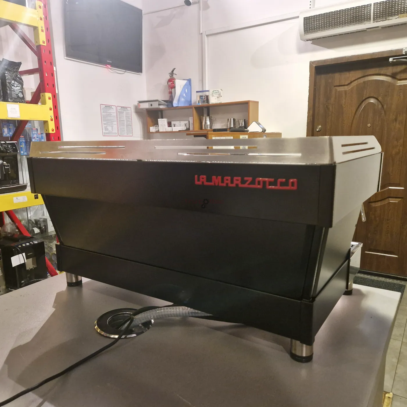 La Marzocco Linea PB 3 groups - Portafilter coffee machine - View 1