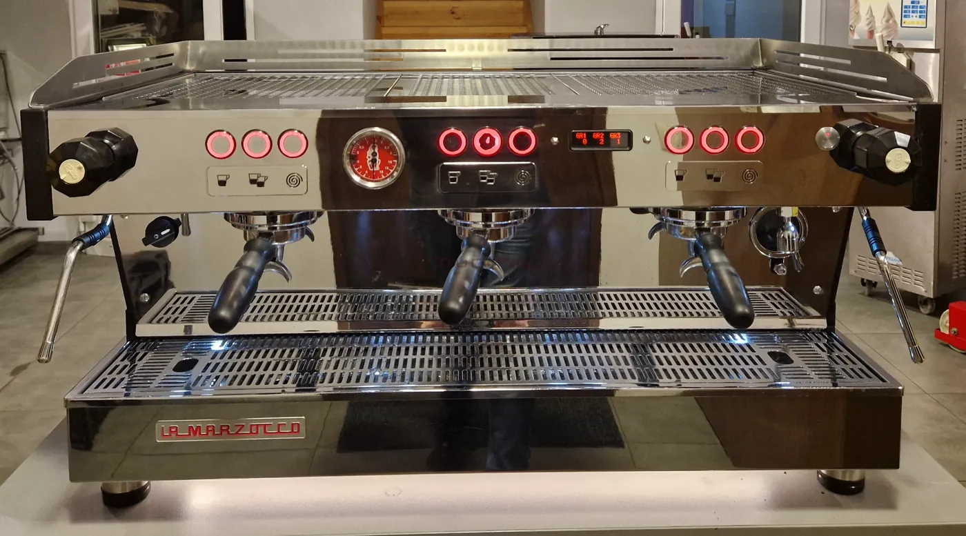 La Marzocco Linea PB 3 groups - Portafilter coffee machine