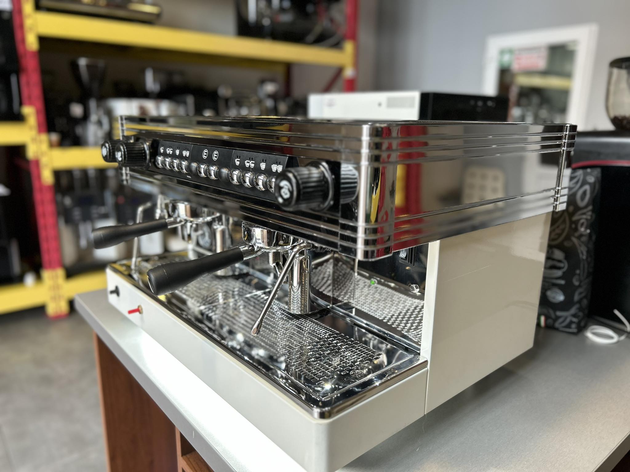 WEGA Oreon 2 groups - Coffee Machine GAS - View 1